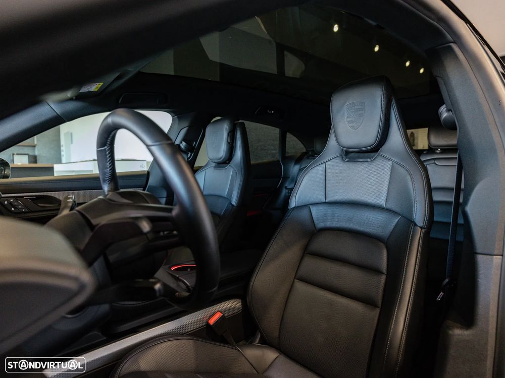 Porsche Taycan Cross Turismo 4 - 21