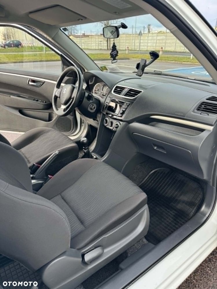 Suzuki Swift 1.2 - 12