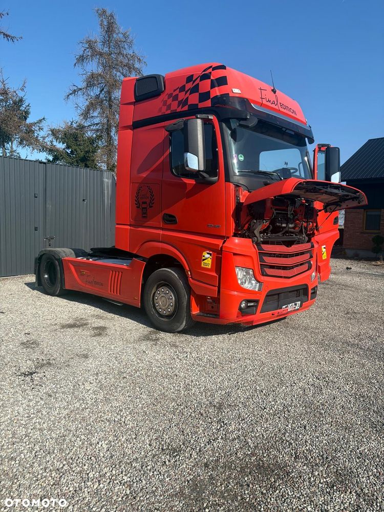 Mercedes-Benz Actros - 1
