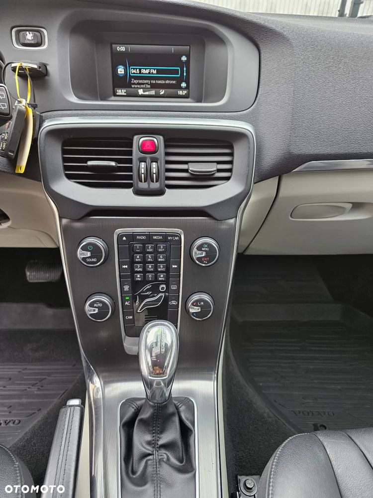 Volvo V40 D3 Geartronic Momentum - 8