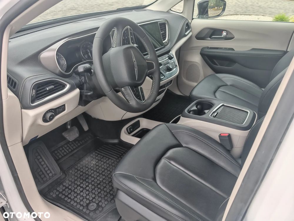 Chrysler Pacifica - 19