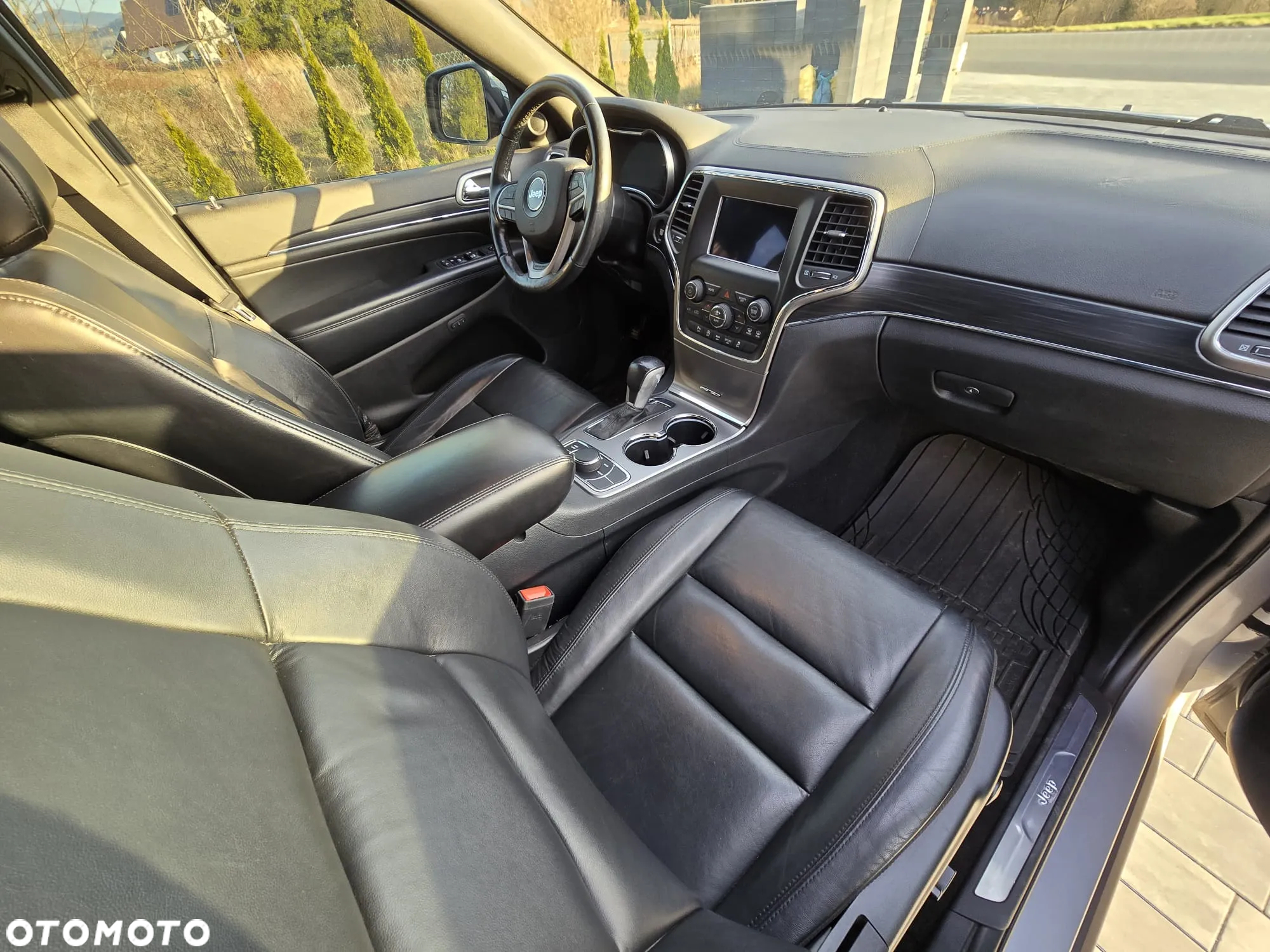 Jeep Grand Cherokee - 16