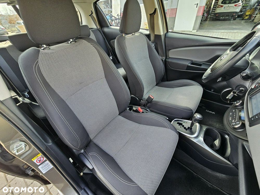 Toyota Yaris Hybrid 100 Business Edition - 32