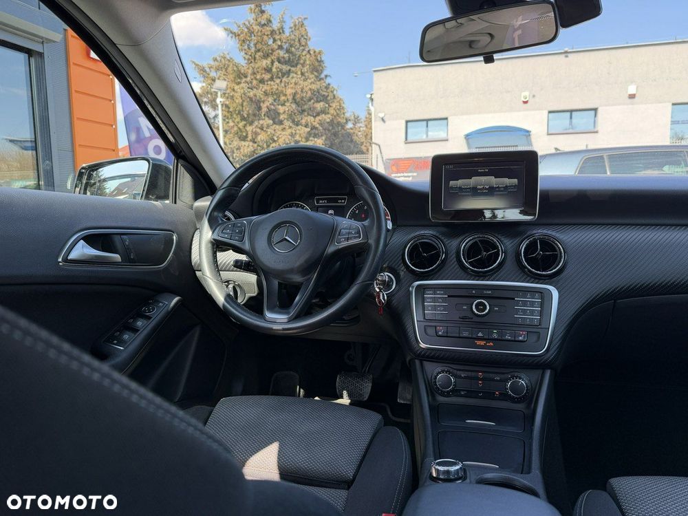 Mercedes-Benz GLA 200 7G-DCT Style - 32