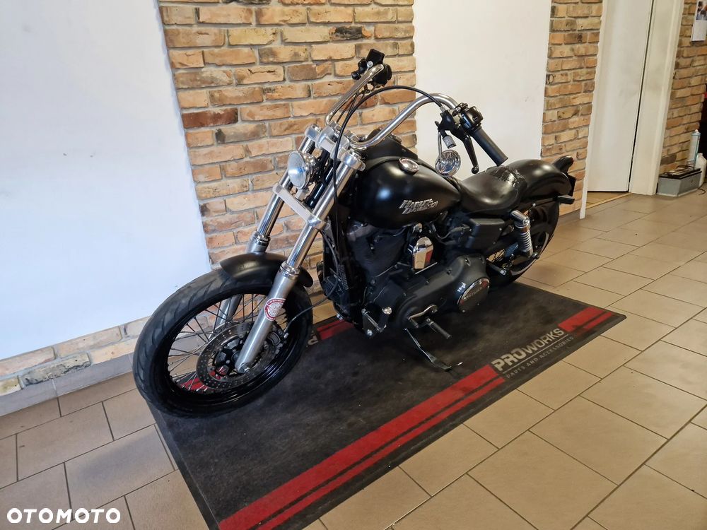 Harley-Davidson Dyna Street Bob - 5