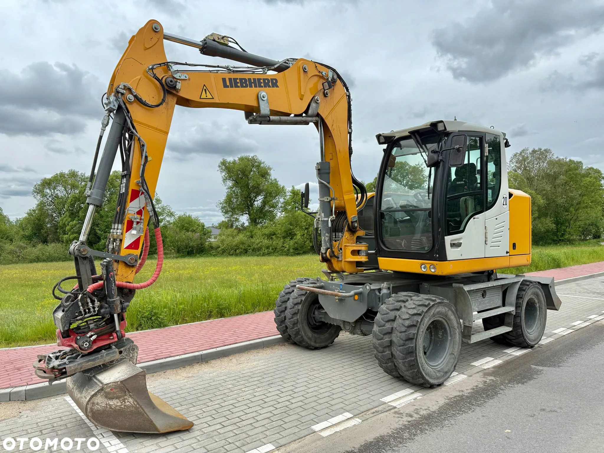 Liebherr A912 COMPACT *2017ROK, 3400 PRZEBIEGU, ROTOTILT ze szczypcami* - 2