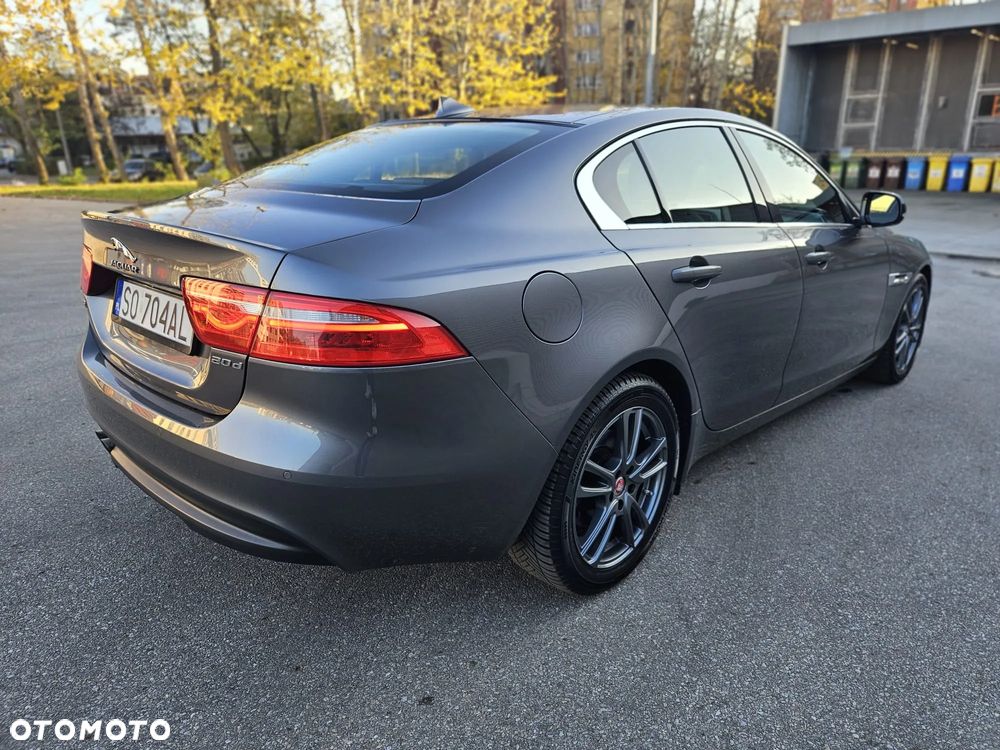 Jaguar XE 2.0 D Prestige - 16