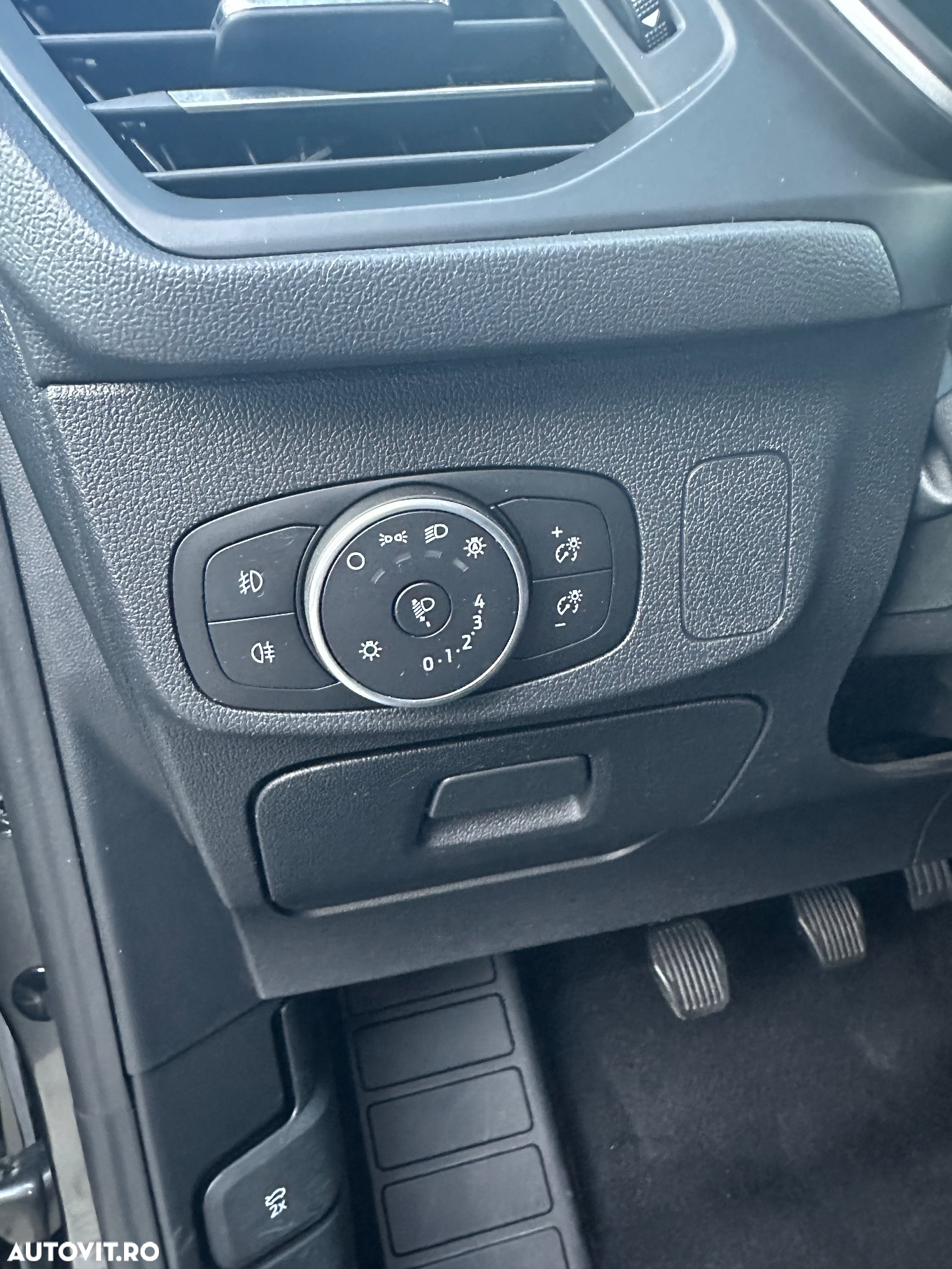 Ford Focus 2.0 EcoBlue Start-Stopp-System TITANIUM - 34