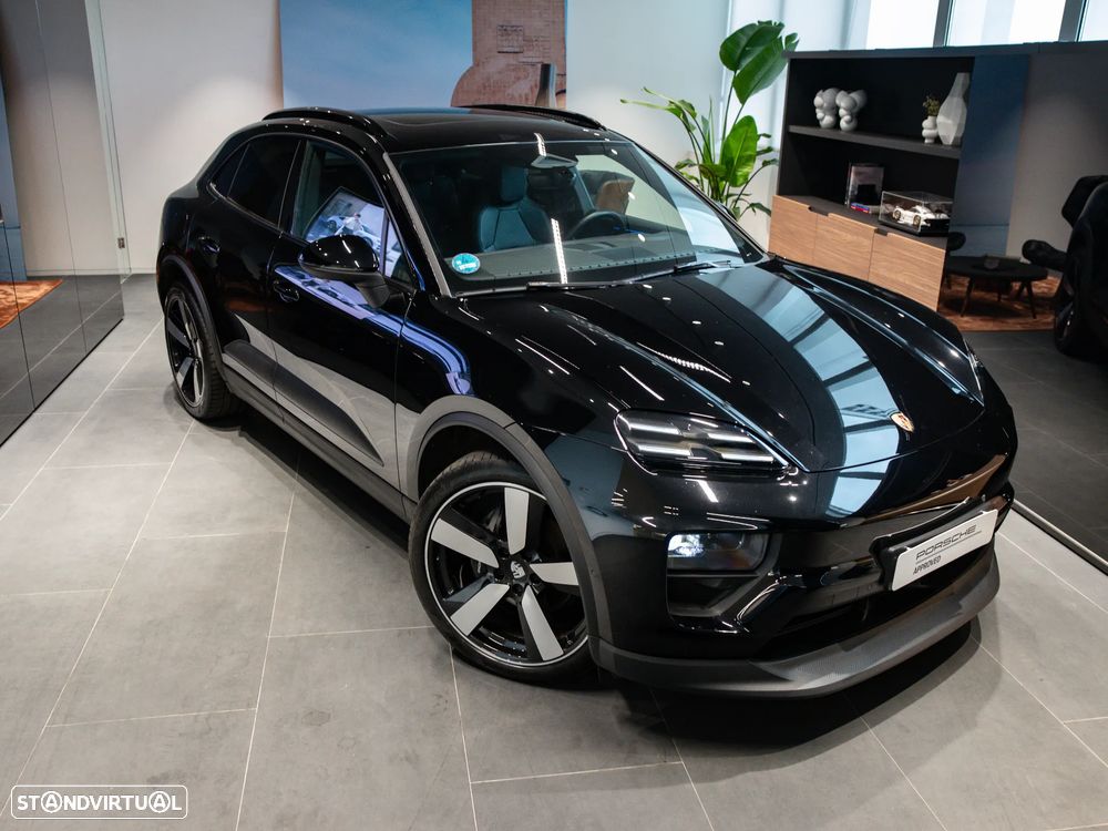 Porsche Macan Electric 4 - 7
