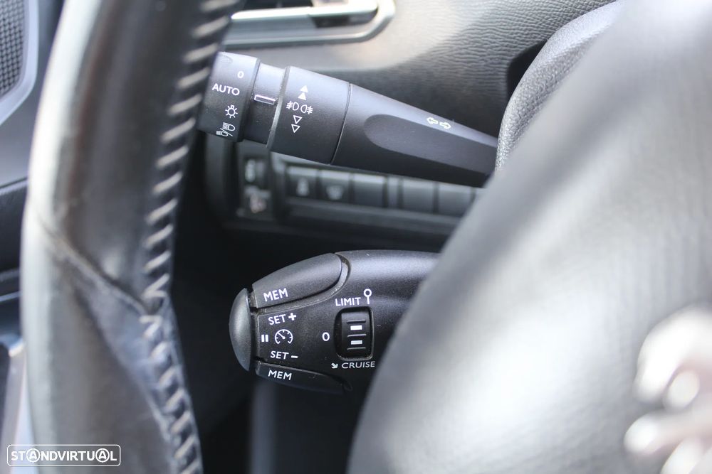 Peugeot 308 1.6 HDi Executive CVM6 - 12