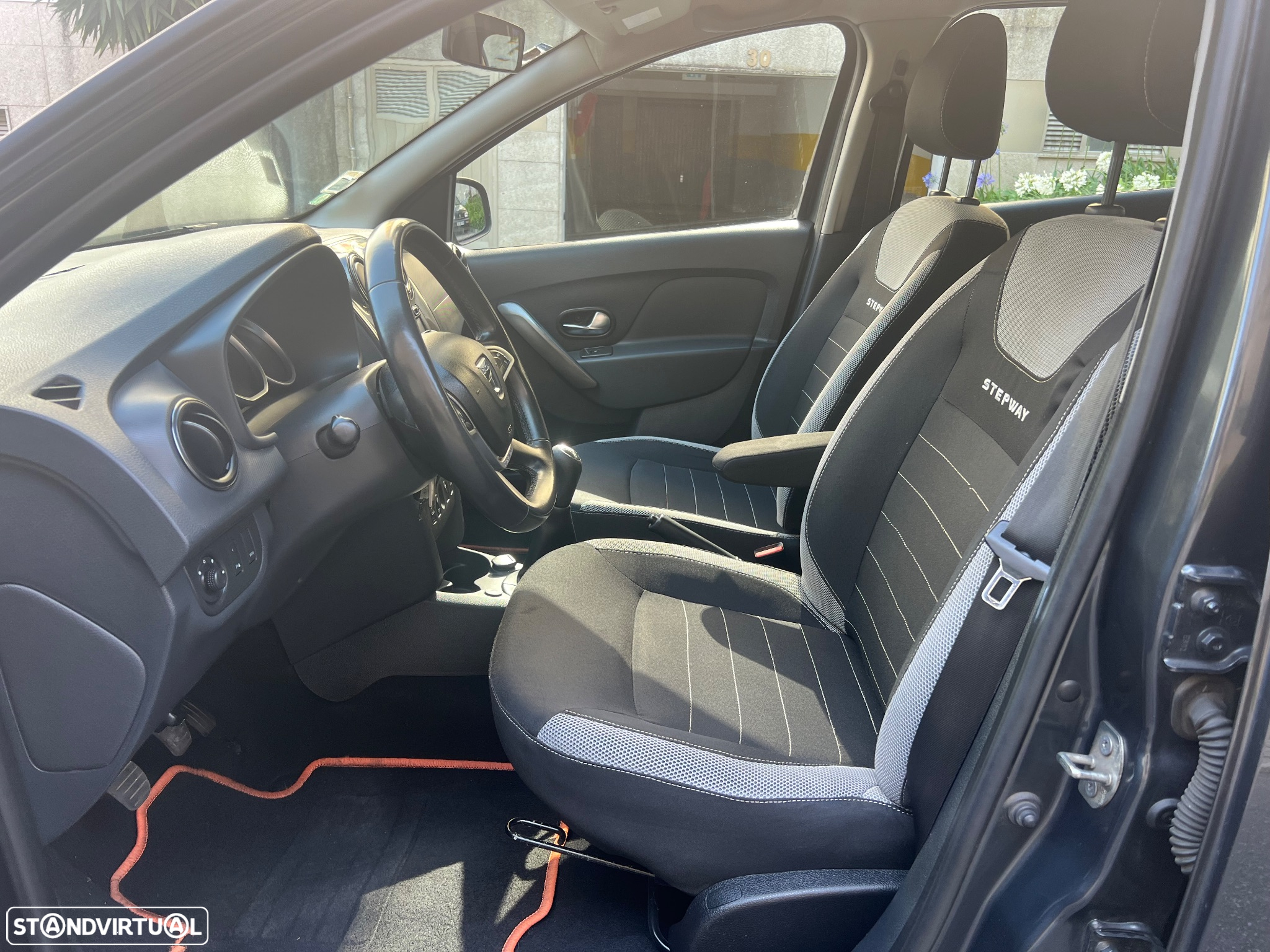 Dacia Sandero - 10