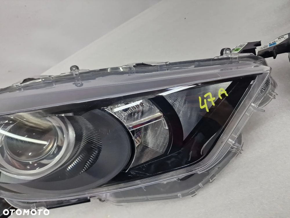TOYOTA YARIS IV 19- LEWA / PRAWA ZWYKŁA SOCZEWKA LAMPA PRZEDNIA PRZÓD , NR KOITO K0-6 , NR AUKCJI LA47 - 6