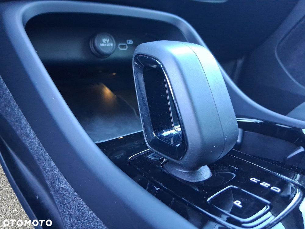 Volvo XC 40 - 25