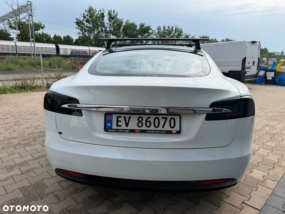 Tesla Model S - 6