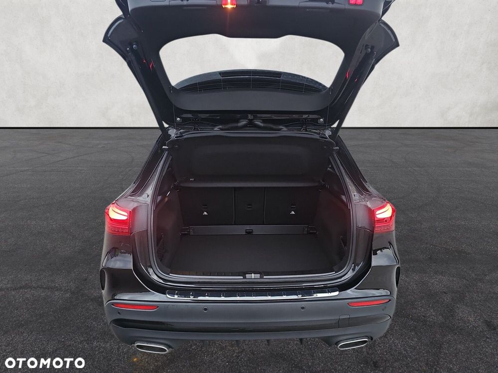 Mercedes-Benz GLA - 17