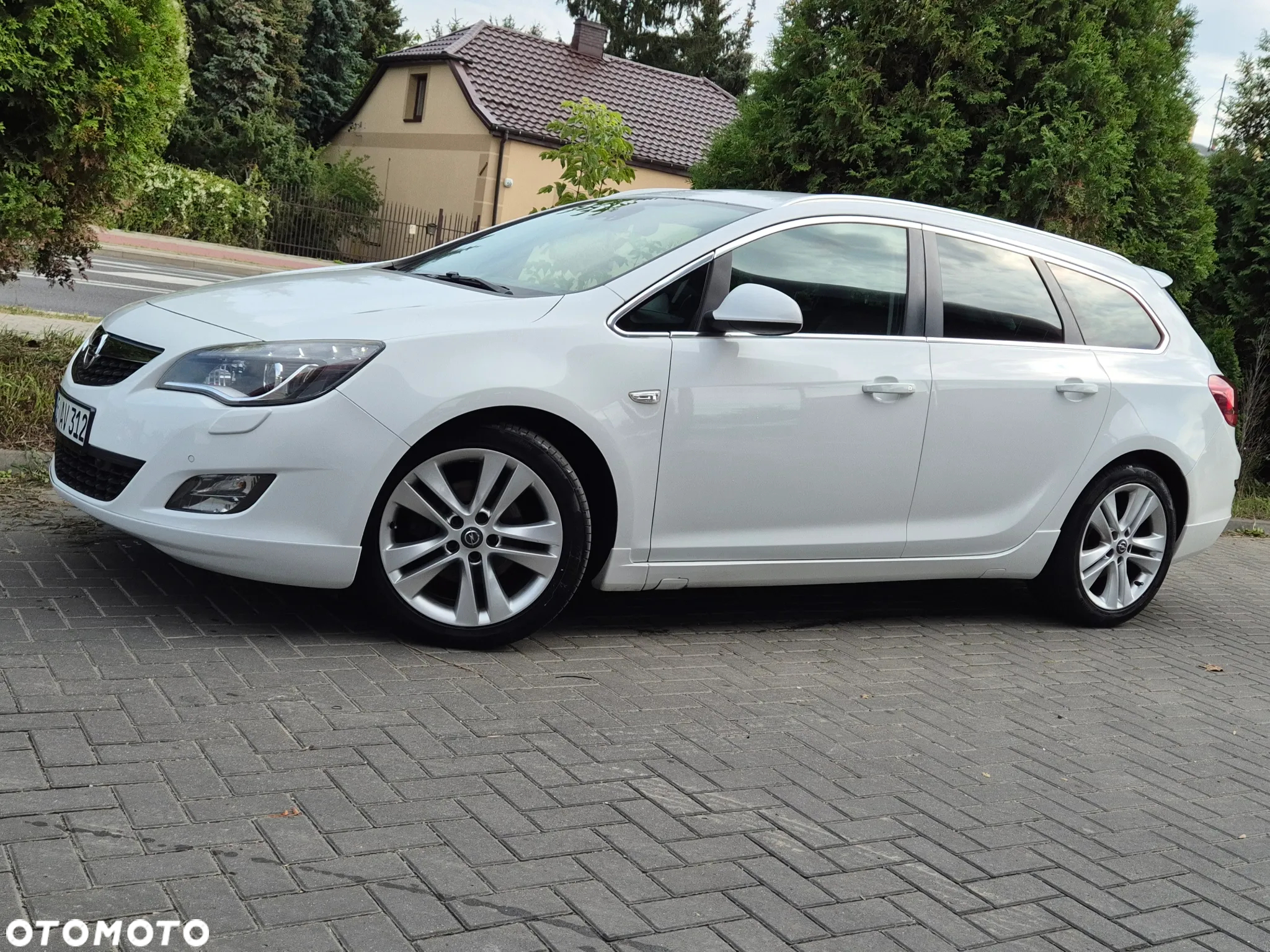 Opel Astra 1.6 Turbo Caravan Cosmo - 4