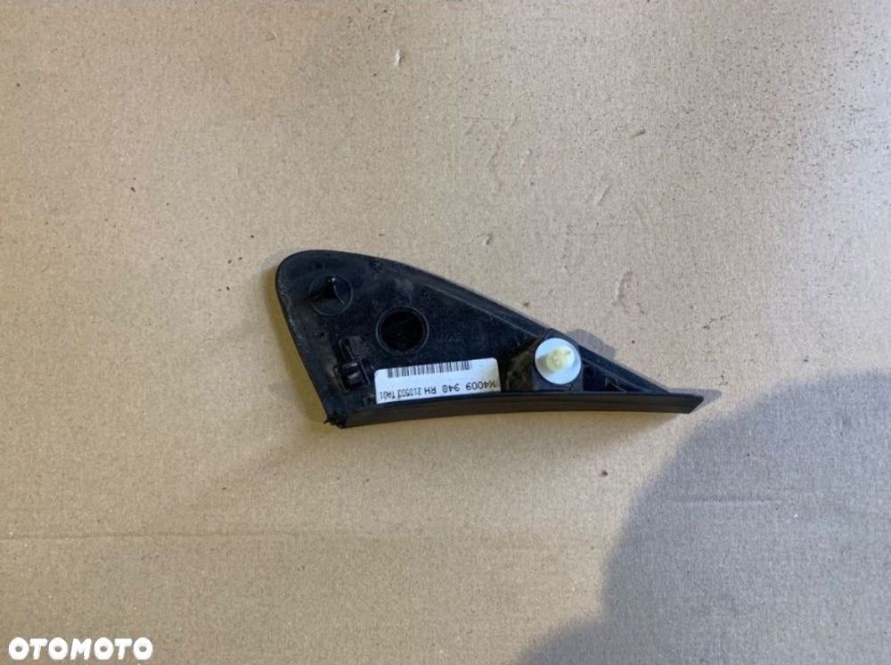 x4009 949 Trójkąt błotnika lewy Toyota Corolla e12 - 2