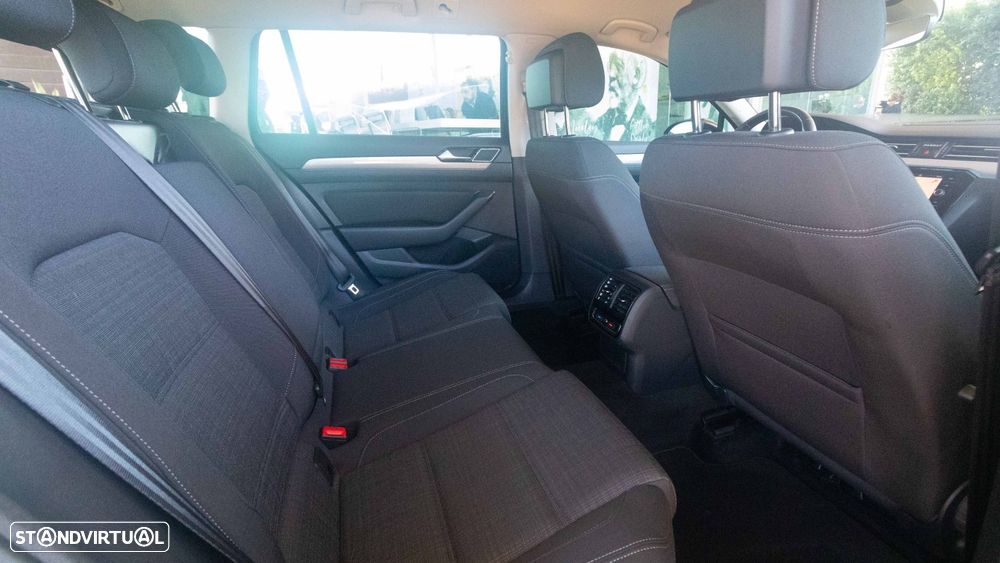VW Passat Variant 2.0 TDI Business DSG - 11