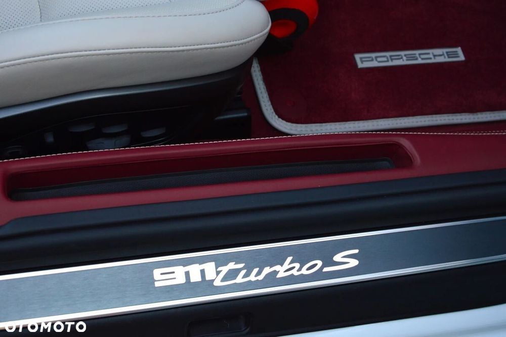 Porsche 911 Carrera Turbo S - 26