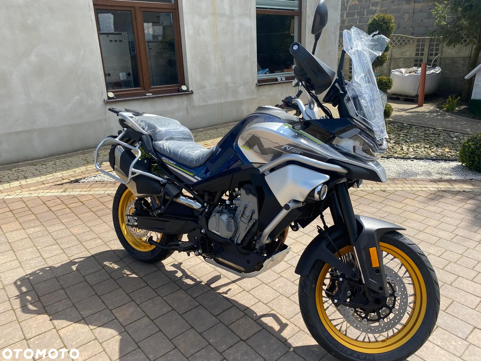 CFMoto MT - 10