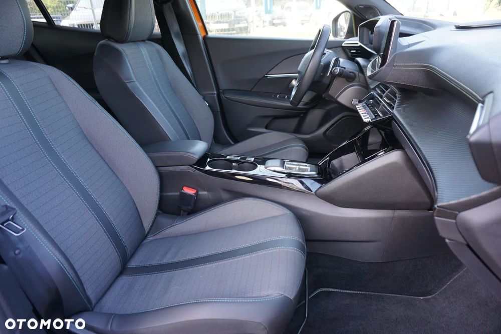 Peugeot 2008 PureTech 130 EAT8 GT - 19