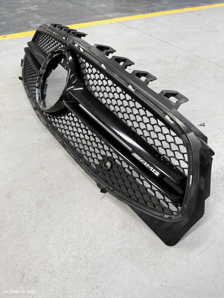 GRELHA CENTRAL PARACHOQUES FRENTE MERCEDES CLA 35 - 2