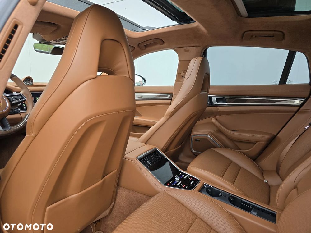 Porsche Panamera 4 Platinum Edition - 18
