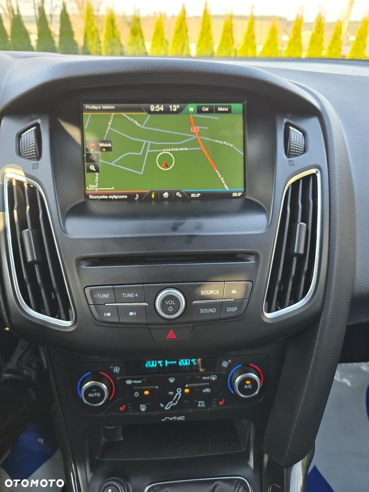 Ford Focus 1.0 EcoBoost STart-Stopp-System TITANIUM - 2