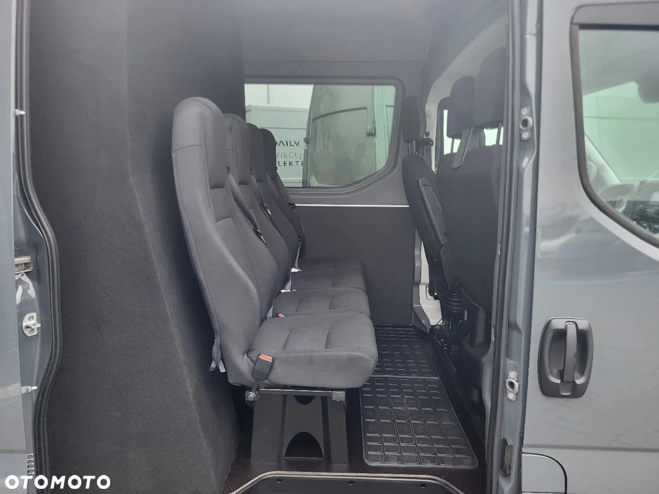 Iveco 35S18A8V Furgon 7-osobowy - 6