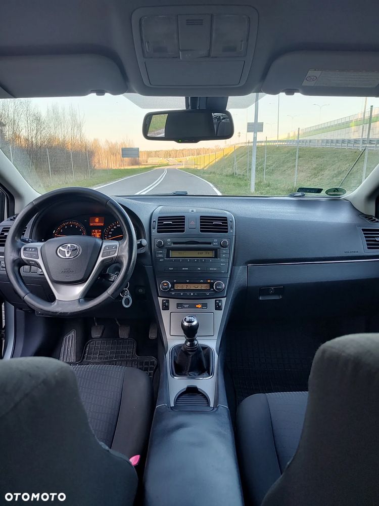 Toyota Avensis 1.8 Sol - 8