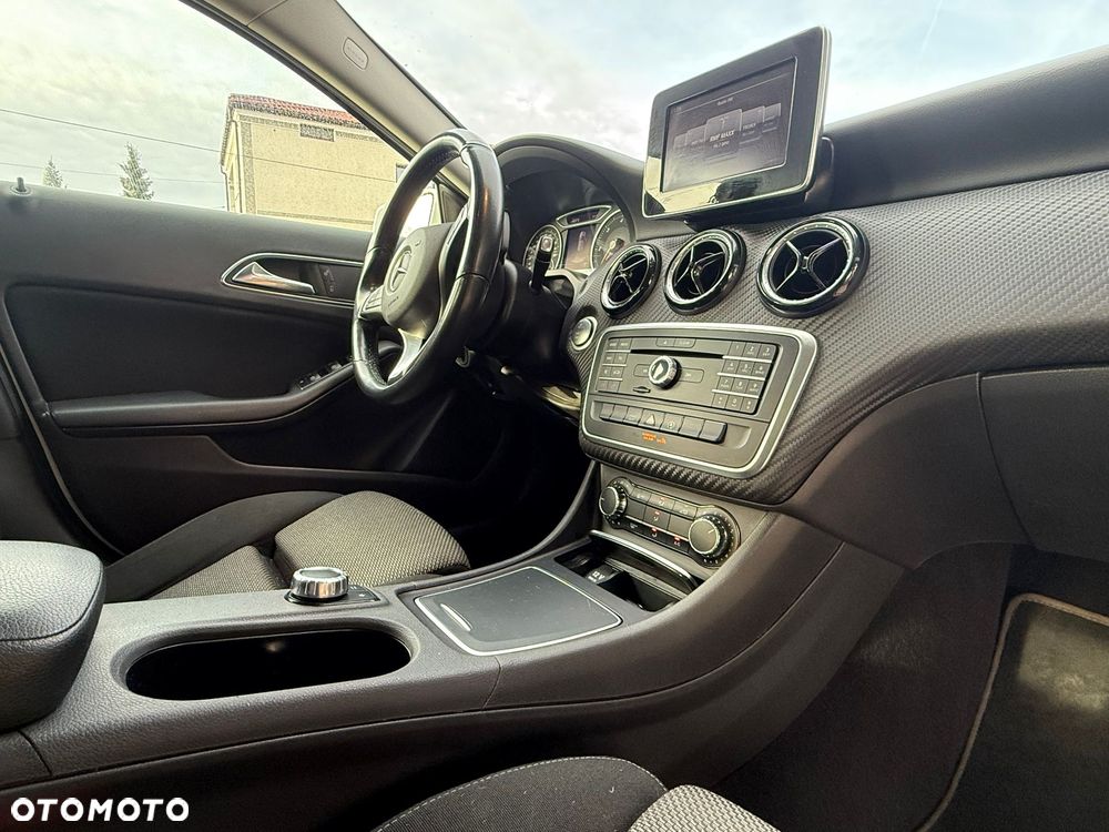 Mercedes-Benz GLA 200 d 7G-DCT Style - 24