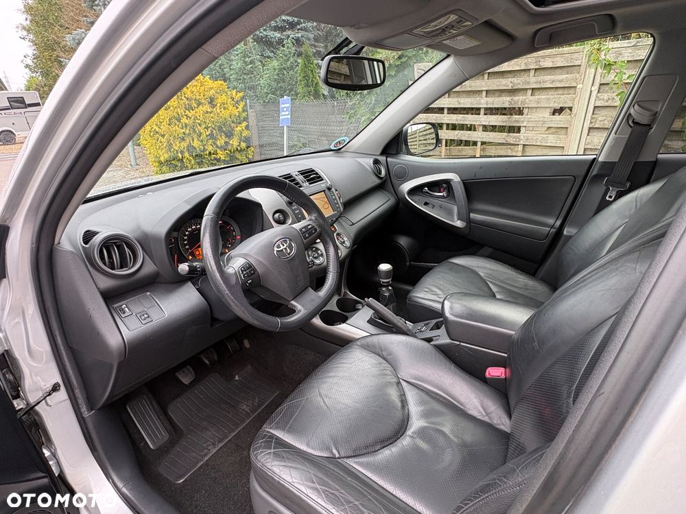 Toyota RAV4 2.2 D-4D Sol 180 - 12