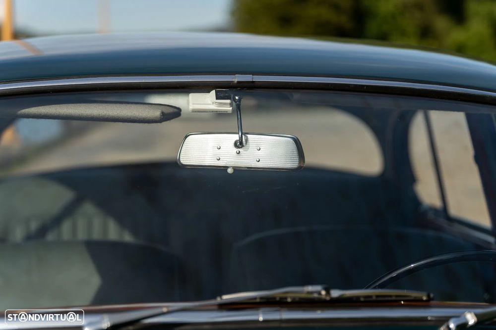Jaguar MK II - 14