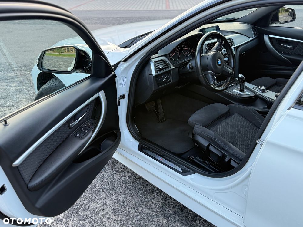 BMW Seria 3 318i M Sport - 12