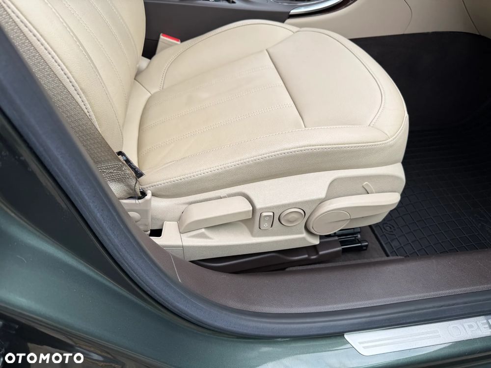 Opel Insignia 2.0 Turbo 4x4 Design Edition - 23