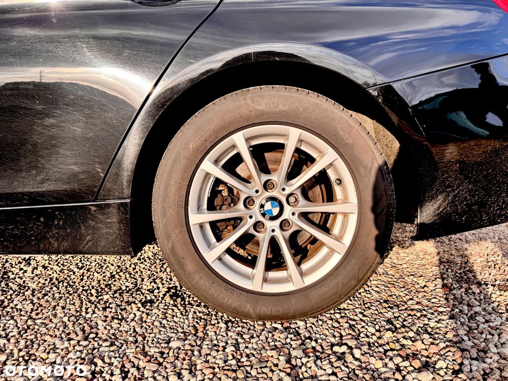 BMW Seria 3 320i Touring - 16