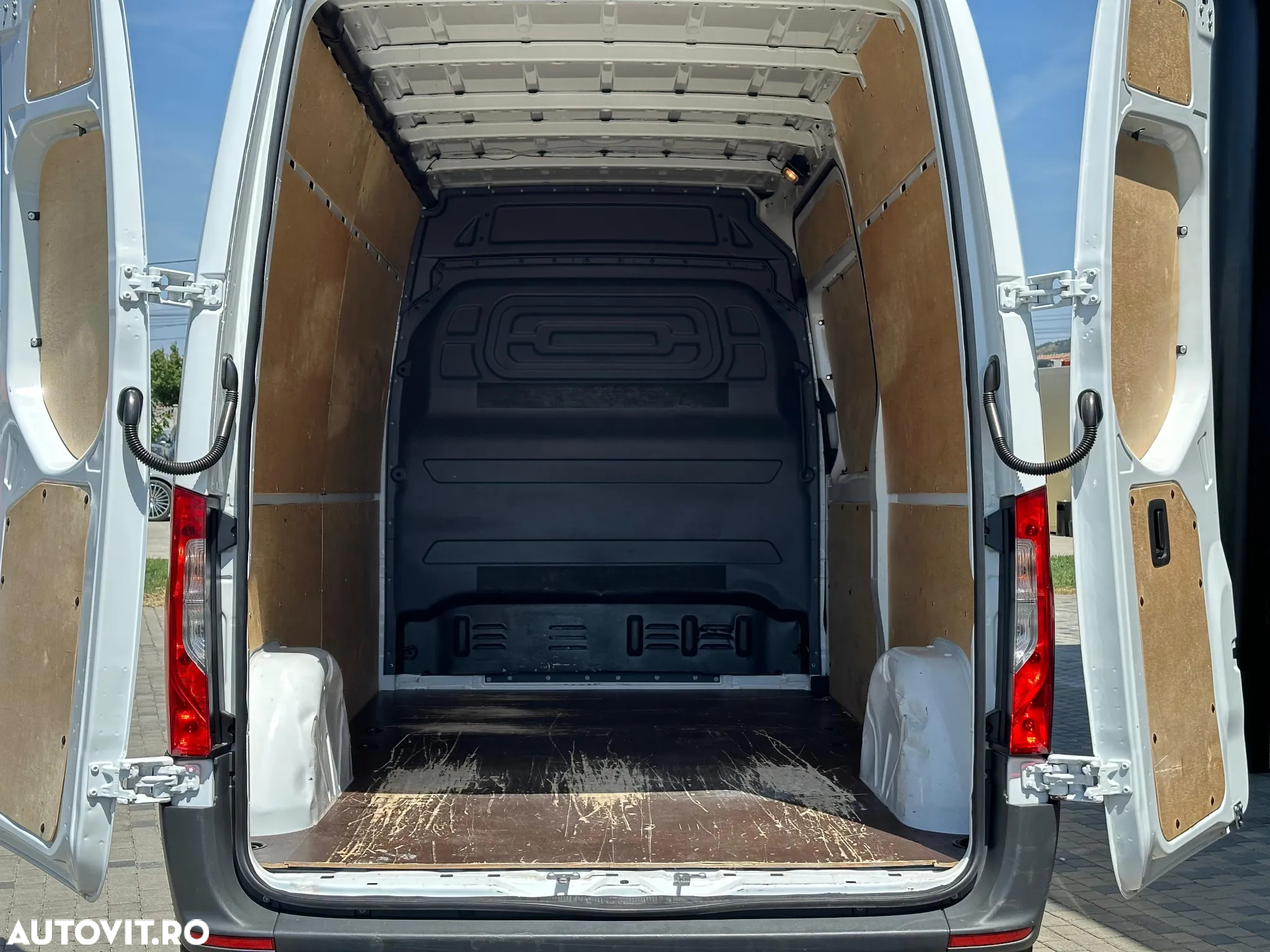 Mercedes-Benz Sprinter - 21