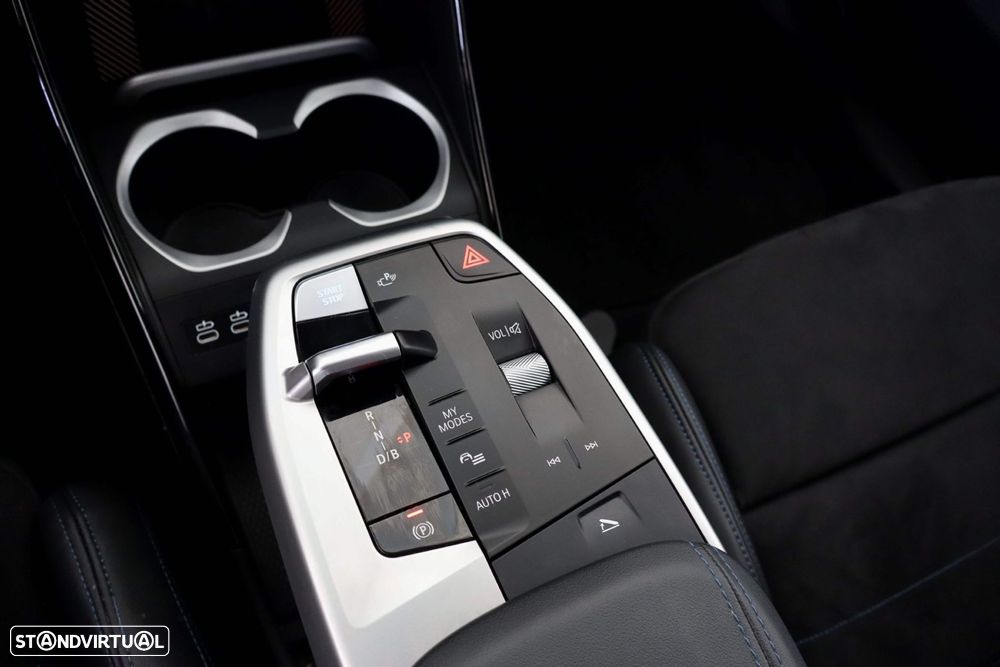 BMW iX2 eDrive20 Pack Desportivo M - 33