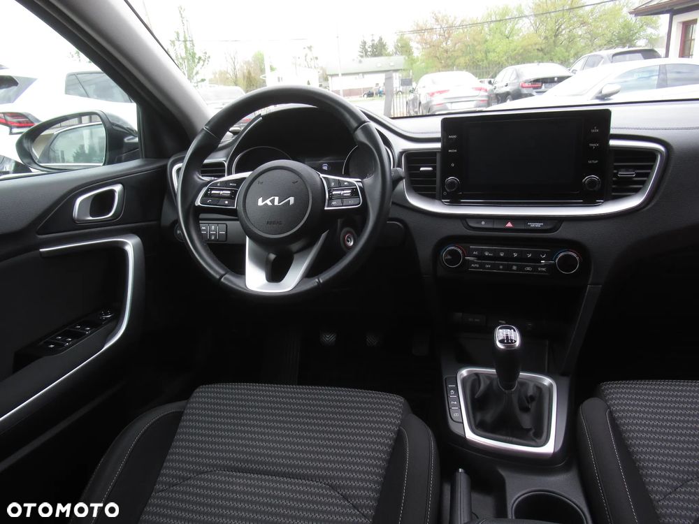 Kia Ceed 1.5 T-GDI M - 11