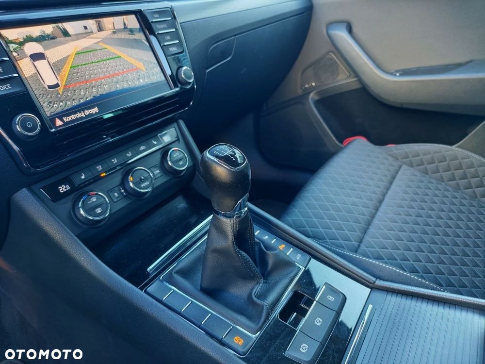 Skoda Superb 2.0 TDI Premium Edition - 29
