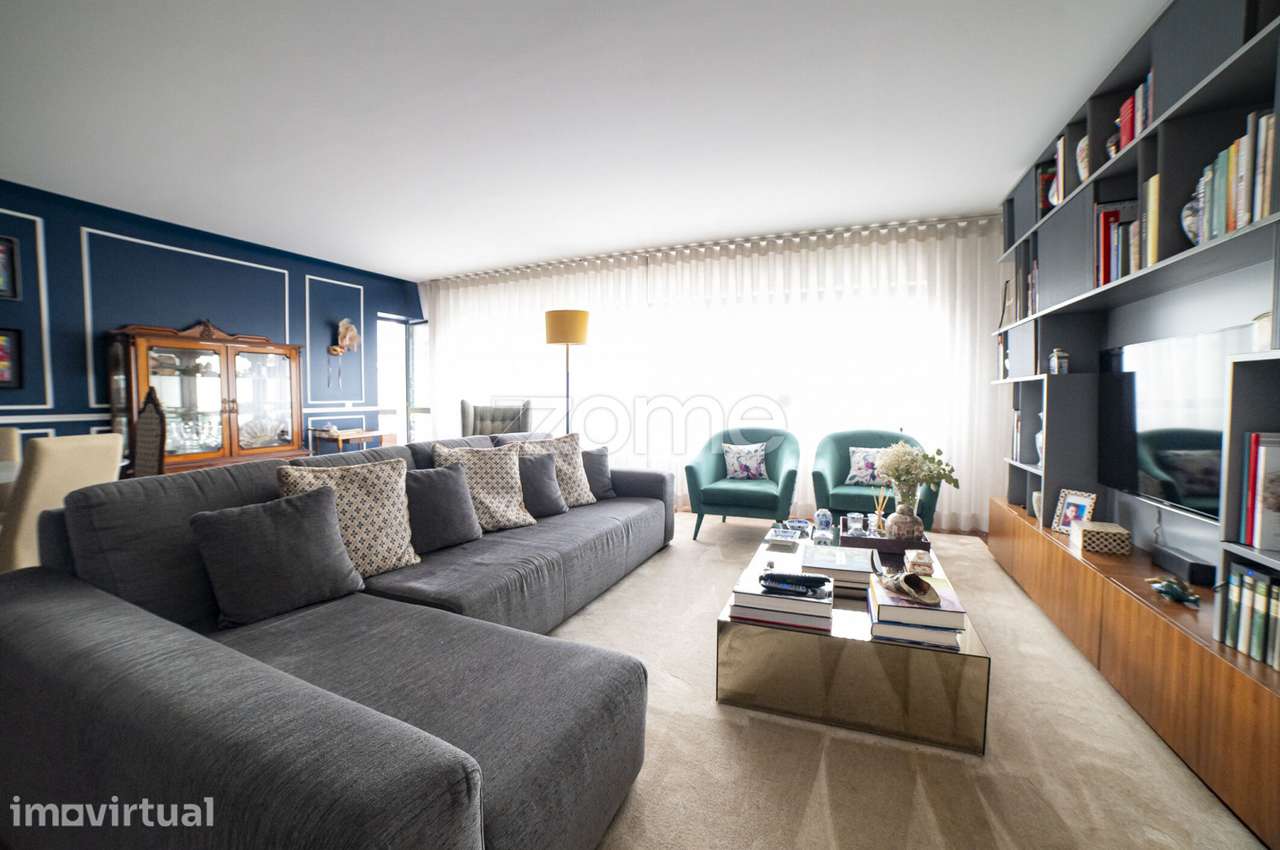 T4 Exclusivo | Totalmente Remodelado | Junto à Avenida da Boavista - Grande imagem: 3/28