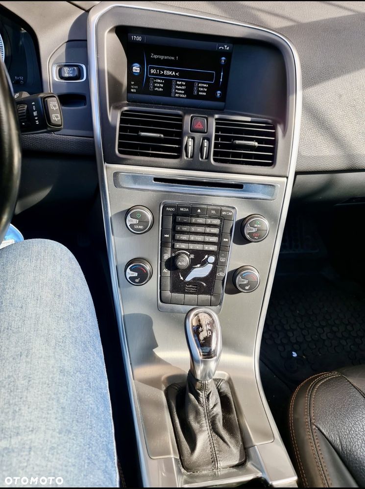 Volvo XC 60 T6 AWD Geartronic Momentum - 21