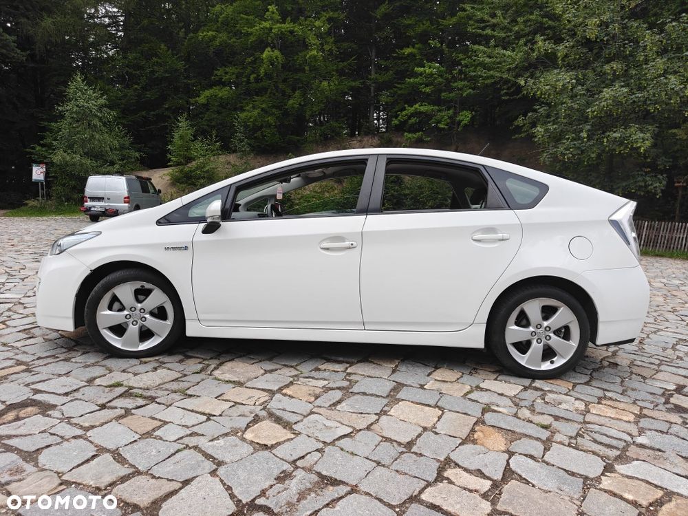 Toyota Prius - 4