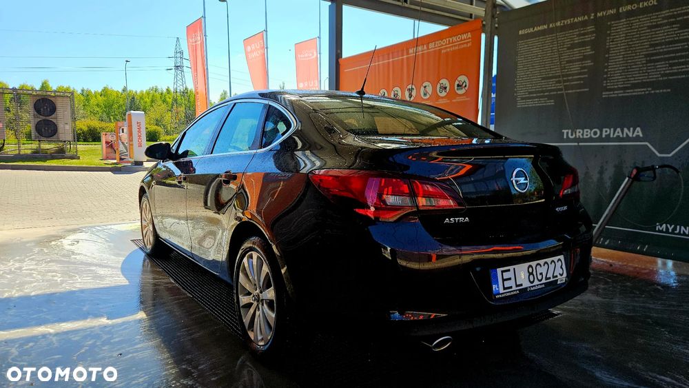 Opel Astra 1.4 T Essentia - 2
