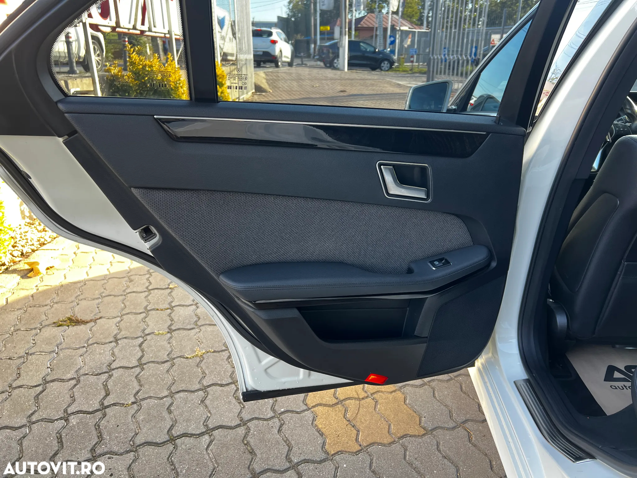 Mercedes-Benz E 250 CDI DPF BlueEFFICIENCY 7G-TRONIC Avantgarde - 33