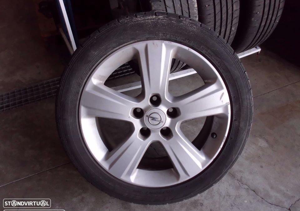 Conjunto de Pneus e Jante Opel - 215/50/R17 - 1