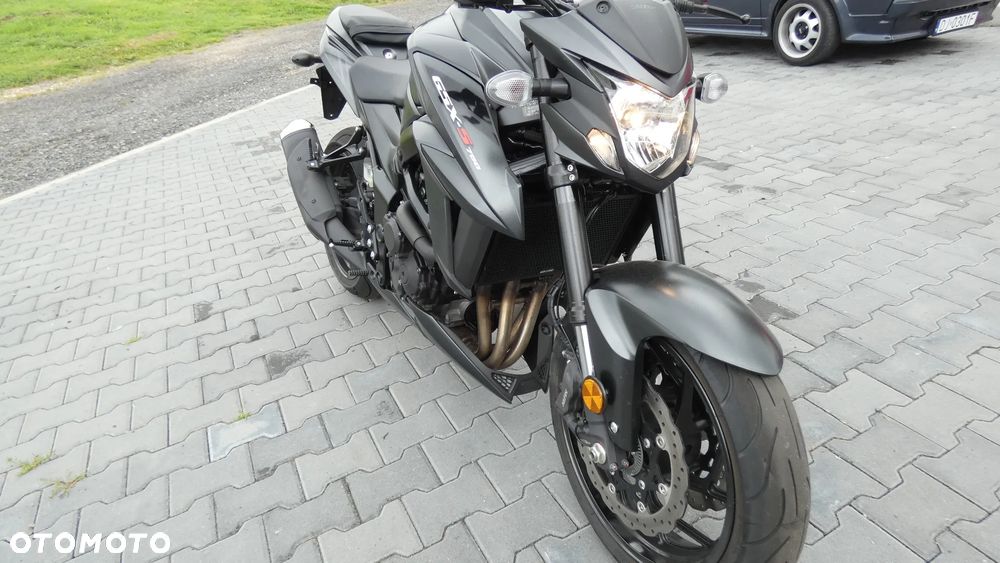 Suzuki GSX - 3