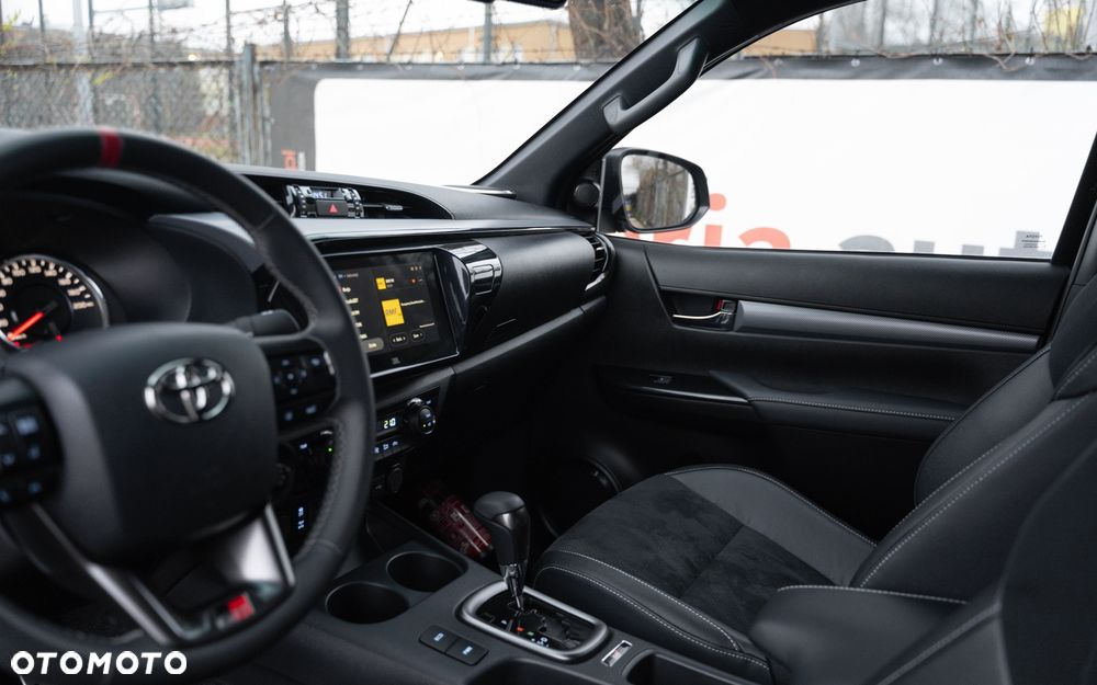 Toyota Hilux 2.8 D-4D Double Cab GR Sport II 4x4 - 29