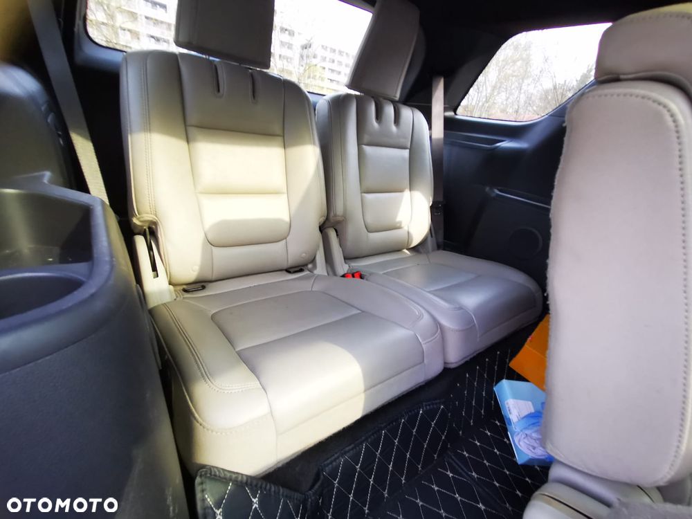 Ford Explorer - 16