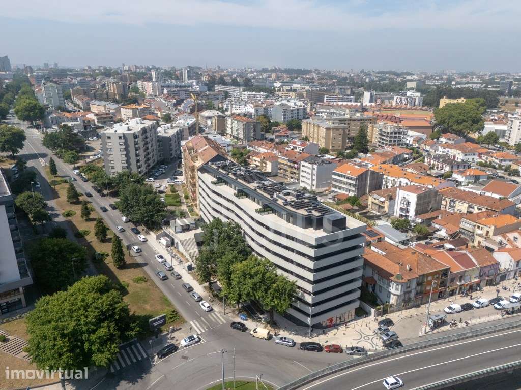 Apartamento T2 com varanda e terraço, no mais recente condomínio no... - Grande imagem: 3/44